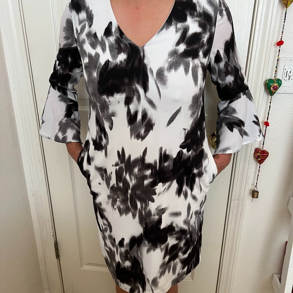 Banana Republic Black and White Floral Abstract Shift Dress with Lantern Sleeves